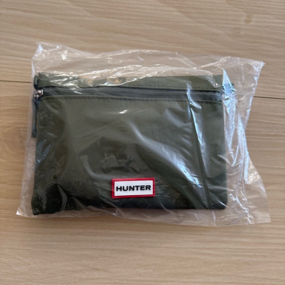 EVA Air x HUNTER overnight kit- Green - Picture 3 of 4